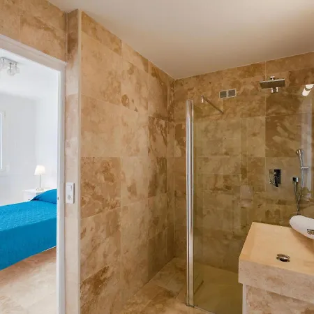 Les Dauphins-1 By Interhome