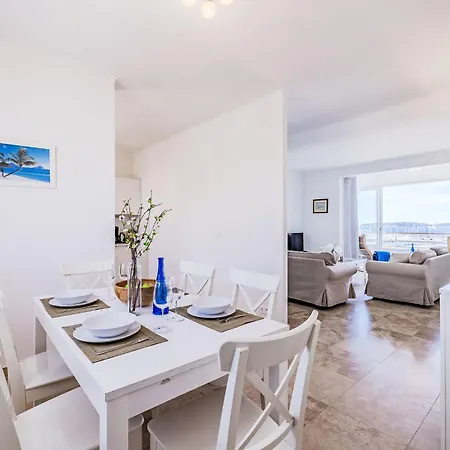 Les Dauphins-1 By Interhome