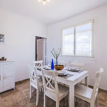 Les Dauphins-1 By Interhome *