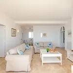 Les Dauphins-1 By Interhome